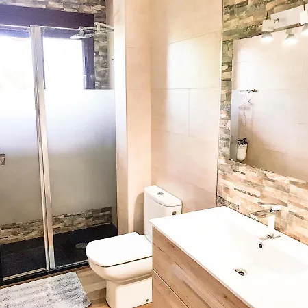 Paseo De La Victoria 公寓 *