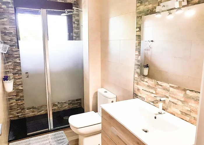 Paseo De La Victoria 公寓 *